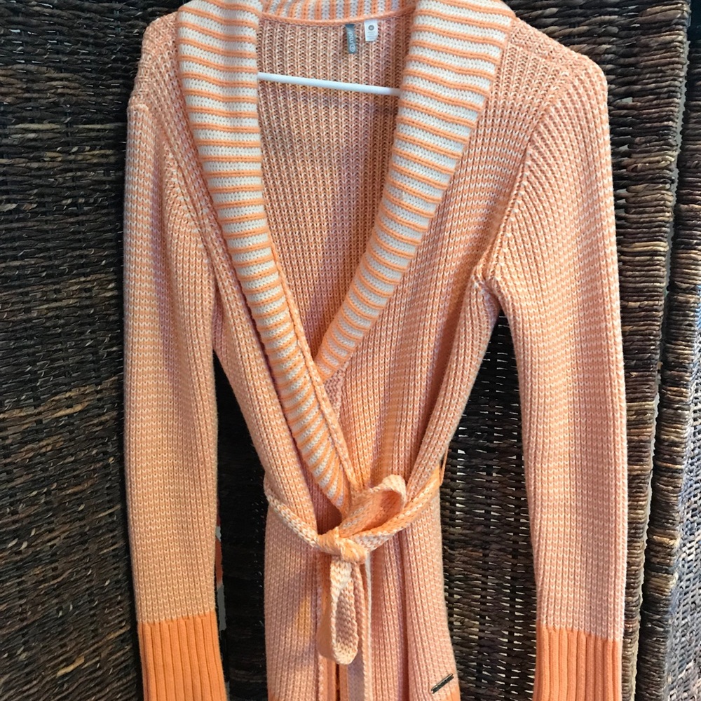 Rip Curl knit cardigan.